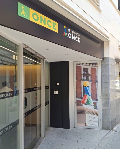 Entrada de la Agencia de la ONCE en Granollers