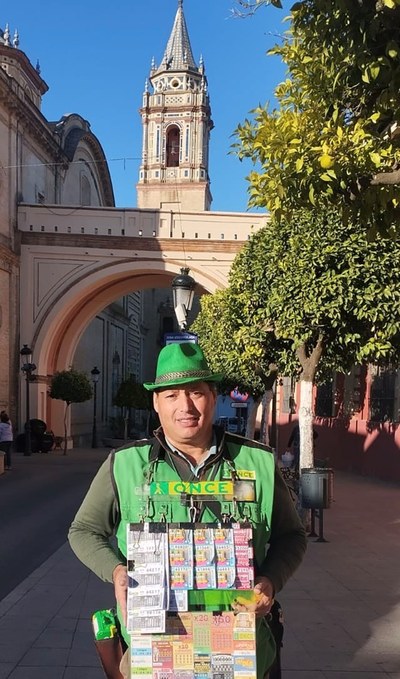 Juan Guerra, vendedor ONCE en Bollullos de la MItación Juan Guerra, vendedor ONCE en Bollullos de la MItación