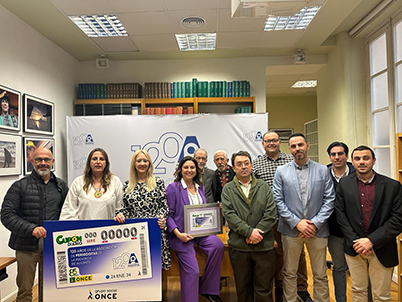 Foto de familia de la presentación del cupón dedicado al 120 aniversario de la Asociación de Periodistas de la Provincia de Alicante