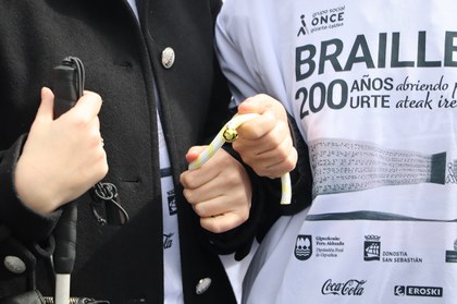 Detalle de la cuerda con el cascabel que utilizan los participantes