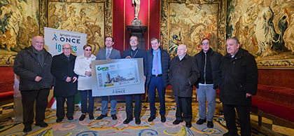 Foto de familia del cupón dedicado al V Centenario de la Catedral de Segovia