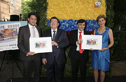 Foto de familia de la presentación del cupón del 31 de agosto dedicado a la ciudad de Medellín (Colombia)