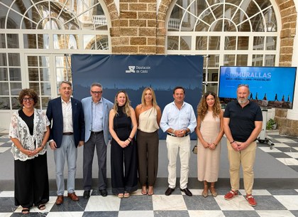 Foto de familia de la presentación del Programa Sin Murallas, en el que participa la ONCE