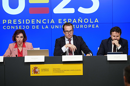 Pilar Villarino, Juan Francisco Hernández ALfaro y Javier Güemes, durante la jornada