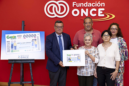 Foto de  Familia de la presentación del cupón dedicado a la Federación Española de Padres de Niños con Cáncer 