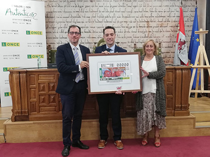 Fotografía de la presentación del cupón de la ONCE dedicado a la Feria del Pimiento de Benavente