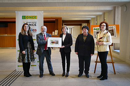 Foto de familia de la presentación del cupón de la ONCE dedicado a la Galería de las Colecciones Reales