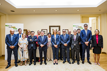 Foto de familia del Patronato de la Fundación ONCE Baja Visión que ha nombrado a la Infanta Elena Presidenta de Honor de esta fundación