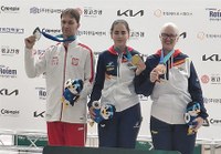Podio del campeonato del mundo de tiro con carabina en la modalidad de pie