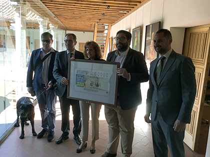 Foto de familia de la presnetación del cupón de la ONCE dedicado a la Muestra Nacional de Teatro de Ávila