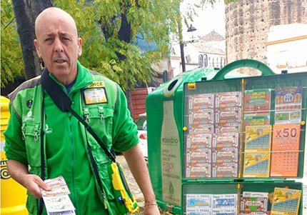 Óscar Valverde, vendedor que ha dado el Rasca premiado con 300.000 euros