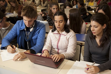 Estudiantes en un aula