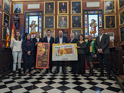 Foto de familia de la presentación del cupón dedicado al Año Nuevo Chino en Illes Balears