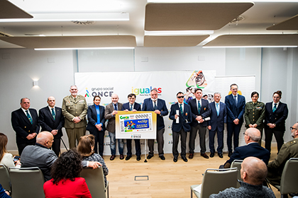 Foto de familia de la presentación del cupón de la ONCE dedicado al 35 aniversario de ACIME