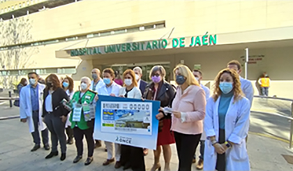 Foto de familia de la presentación del cupón dedicado al Hospital Universitario de Jaén