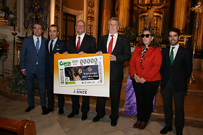 Presentación del cupón dedicado al V Centenario de la imagen del Santísimo Cristo del Refugio