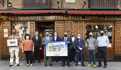 Foto de familia de la presentación en Madrid del cupón de la ONCE en apoyo a la Hostelería