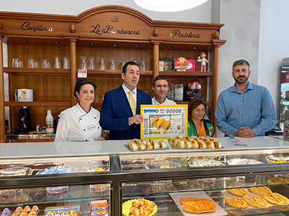 Presentación del cupón dedicado a las Medias Lunas de merengue de Almería