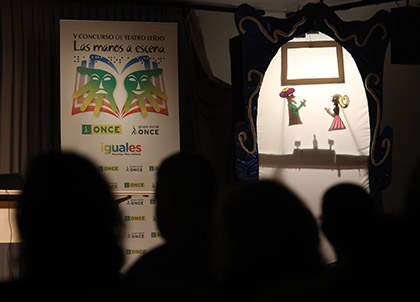 Logo y sombras chinescas