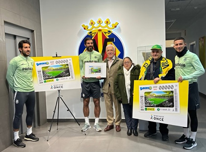 Foto de familia de la presentación del cupón dedicado al Centenario del Villarreal CF