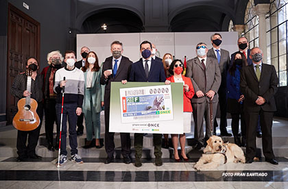 Foto de familia de la presentación del cupón dedicado al Día de Andalucía