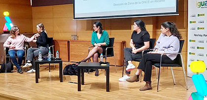 Un momento de la jornada sobre sordoceguera organizada por la ONCE de Alicante