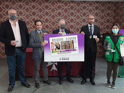 Foto de familia de la presentación del cupón dedicado a Jesús de Azotes y Columna