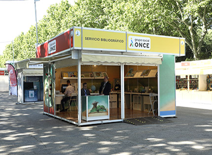 Imagen de la caseta de la ONCE en la Feria del Libro 2022