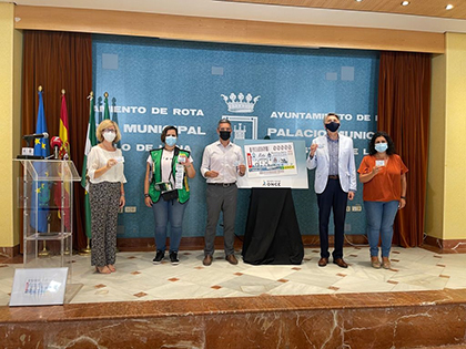 Foto de familia de la presentación del cupón dedicado a la Fiesta de la Urta