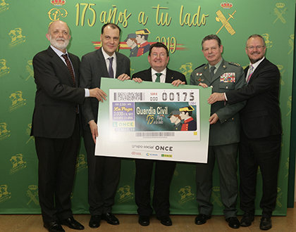 Presentación del cupón de la ONCE dedicado al 175 aniversario de la Guardia Civil