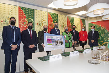 Foto de familia de la presentación del cupón dedicado al 50 Aniversario del Colegio Oficial de Graduados Sociales de Cádiz y Ceuta