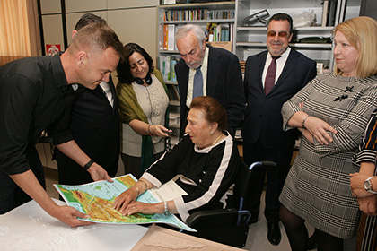 La Infanta Margarita durante su visita al Servicio Bibliográfico de la ONCE