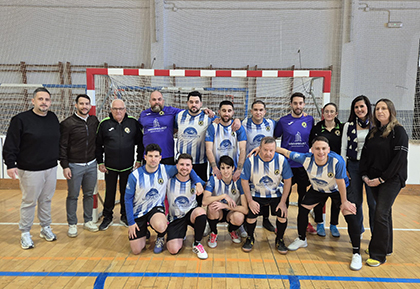 Foto del Sporting San Vicente FS-ONCE Alicante, junto a responsables de la ONCE y del Club