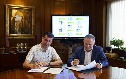 Ignacio García y Ángel Luis Gómez firman el acuerdo