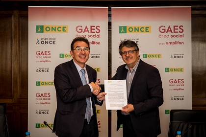 Andrés Ramos y Francesc Carreño firmando el acuerdo