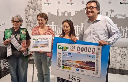 Presentación del cupón dedicado a la Platja de l'Arrabassada