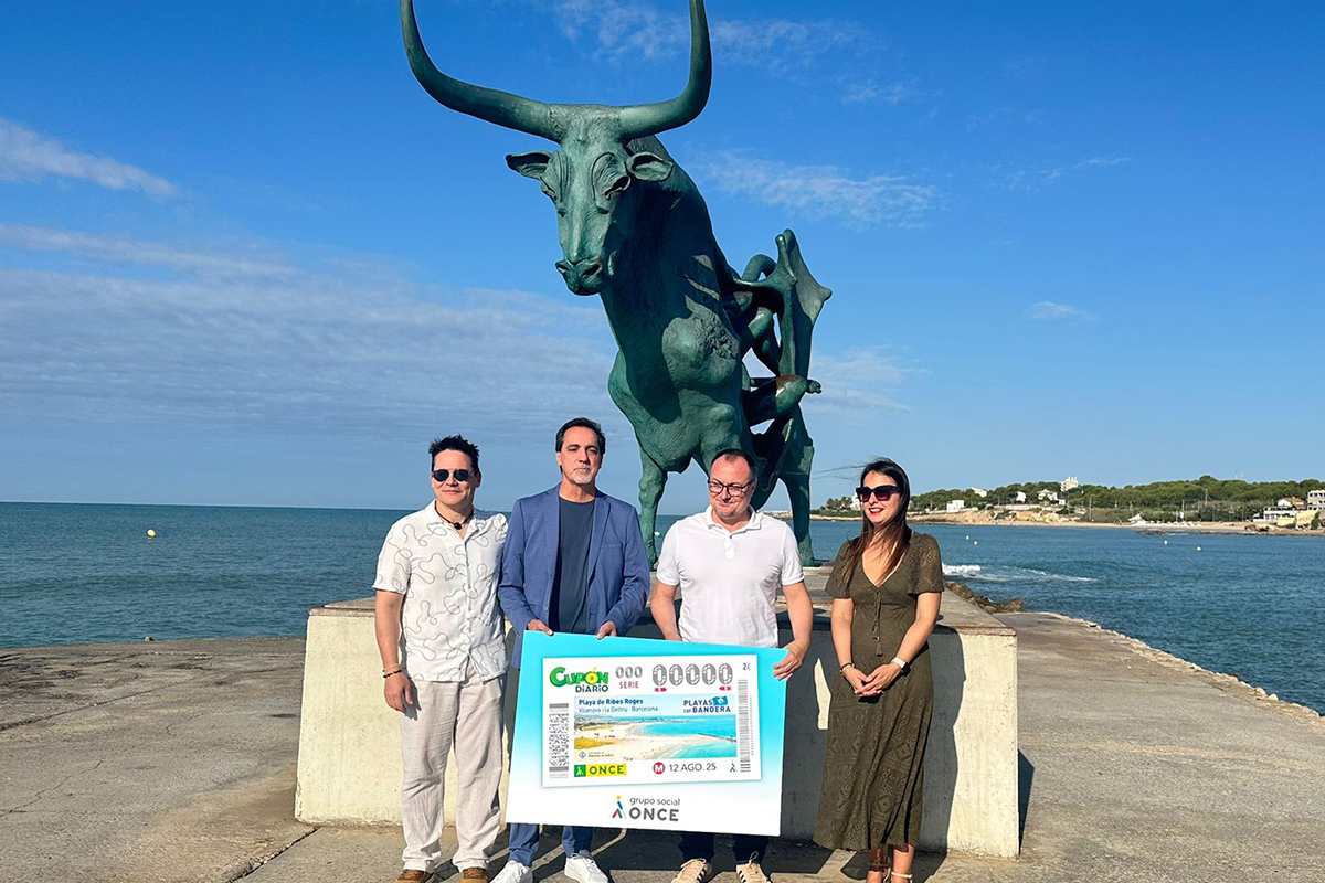 Foto de familia presentación cupón dedicado a la playa de Ribes Roges