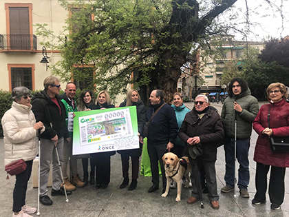 Foto de familia de la presentación del cupòn dedicado a la Robinia del Cuarto Real de Santo Domingo