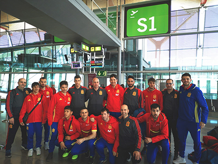 Embarque de la selección de fútbol para ciegos en Aeropuerto de Barajas 