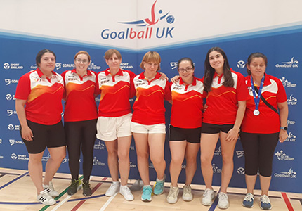 Foto grupal de la selección española femenina de goalball