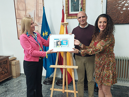 Presentación del cupón que la ONCE dedica a la escritora Dulce Chacón