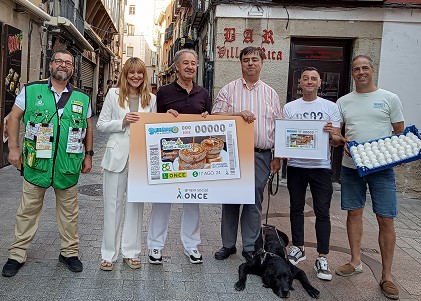 Foto de familia de la presentación del cupón dedicado a la tapa de champiñón riojano 