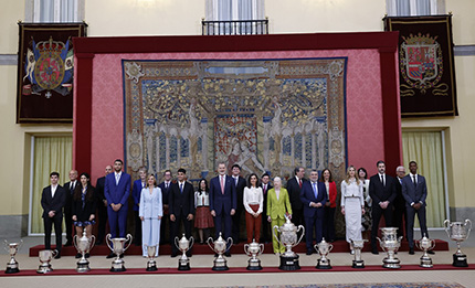 Foto de familia de todos los premiados