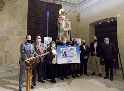 Foto de familia de la presentación del cupón de la ONCE dedicado a La Verónica, de Alicante