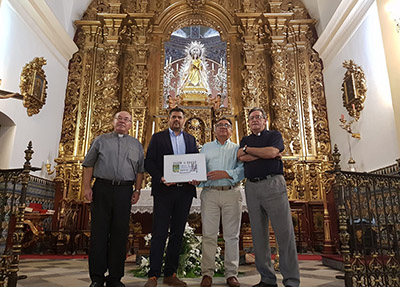 Foto de familia de la presentación del cupón dedicado a la patrona de Almendralejo