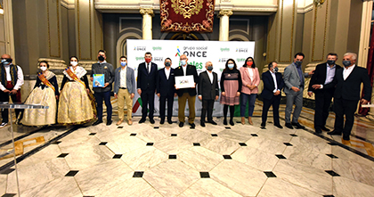 Foto de familia de la presentación del cupón de la ONCE dedicado a las Fallas