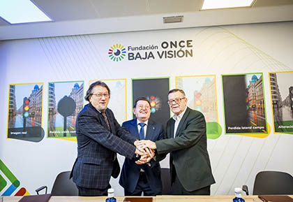 Firma del convenio entre las fundaciones Barraquer, ONCE y Fundación ONCE Baja Visión (FOBV) revisarán la vista