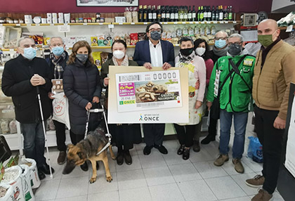 Foto de familia de la presentación del cupón dedicado a las galletas mallorquinas