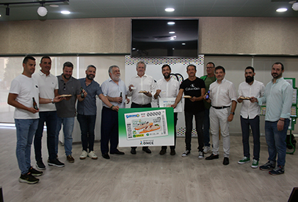 Foto de familia de la presentación de las Marineras, tapa estrella de la Región  Murcia