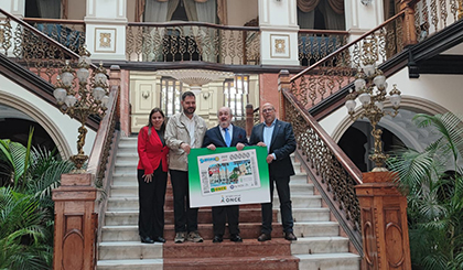 Foto de familia de la presentación del cupón dedicado a Las Palmas de Gran Canaria, en la serie Pueblos de película